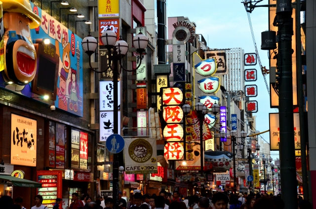 看板が多い大阪の街